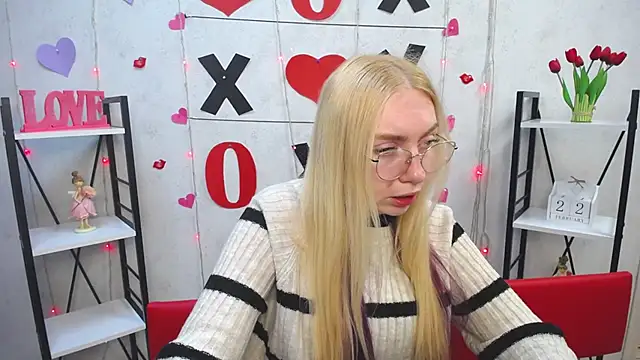 Snapshot of BeatriceFly chatting on 02-22-25, 09:34 BeatriceFly online show from 02-22-25, 09:34