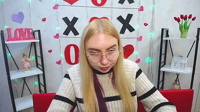 Snapshot of BeatriceFly chatting on 02-22-25, 12:40 BeatriceFly online show from 02-22-25, 12:40