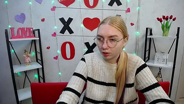 Snapshot of BeatriceFly chatting on 02-23-25, 06:07 BeatriceFly online show from 02-23-25, 06:07