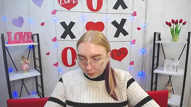 Snapshot of BeatriceFly chatting on 02-23-25, 12:16 BeatriceFly online show from 02-23-25, 12:16