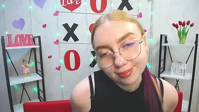 Snapshot of BeatriceFly chatting on 02-23-25, 03:18 BeatriceFly online show from 02-23-25, 03:18