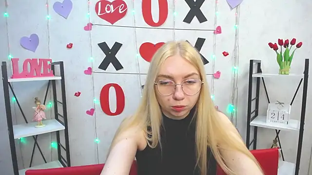 Snapshot of BeatriceFly chatting on 02-24-25, 12:16 BeatriceFly online show from 02-24-25, 12:16