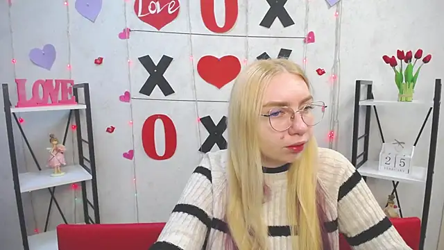 Snapshot of BeatriceFly chatting on 02-25-25, 06:14 BeatriceFly online show from 02-25-25, 06:14