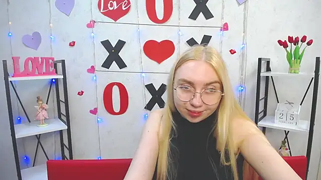 Snapshot of BeatriceFly chatting on 02-25-25, 09:20 BeatriceFly online show from 02-25-25, 09:20