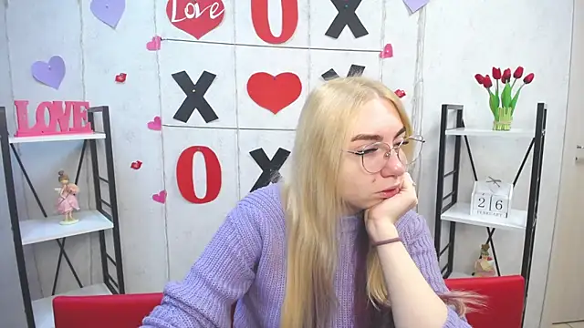Snapshot of BeatriceFly chatting on 02-27-25, 06:07 BeatriceFly online show from 02-27-25, 06:07