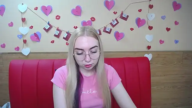 Snapshot of BeatriceFly chatting on 02-28-25, 12:20 BeatriceFly online show from 02-28-25, 12:20