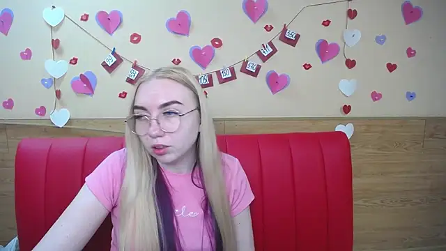 Snapshot of BeatriceFly chatting on 02-28-25, 03:26 BeatriceFly online show from 02-28-25, 03:26
