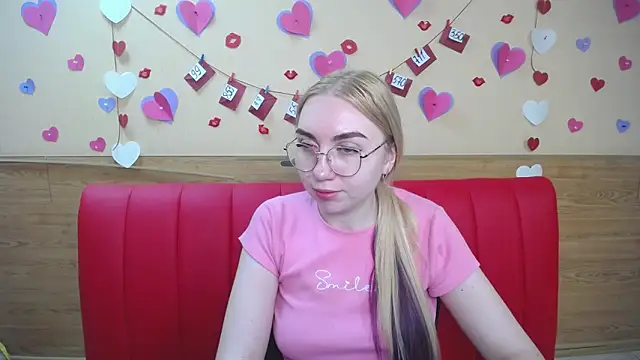 Snapshot of BeatriceFly chatting on 03-01-25, 03:49 BeatriceFly online show from 03-01-25, 03:49