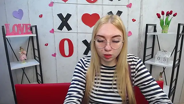 Snapshot of BeatriceFly chatting on 03-05-25, 06:12 BeatriceFly online show from 03-05-25, 06:12