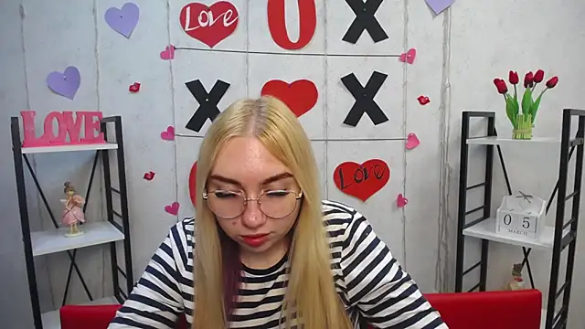 Snapshot of BeatriceFly chatting on 03-05-25, 12:22 BeatriceFly online show from 03-05-25, 12:22