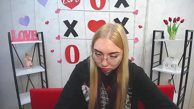 Snapshot of BeatriceFly chatting on 03-06-25, 07:36 BeatriceFly online show from 03-06-25, 07:36