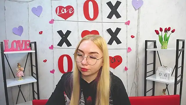 Snapshot of BeatriceFly chatting on 03-06-25, 04:49 BeatriceFly online show from 03-06-25, 04:49