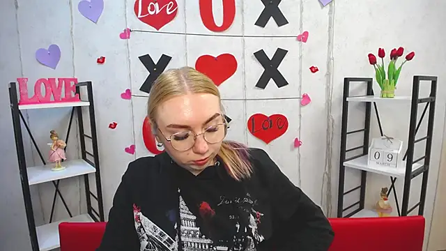 Snapshot of BeatriceFly chatting on 03-10-25, 03:41 BeatriceFly online show from 03-10-25, 03:41