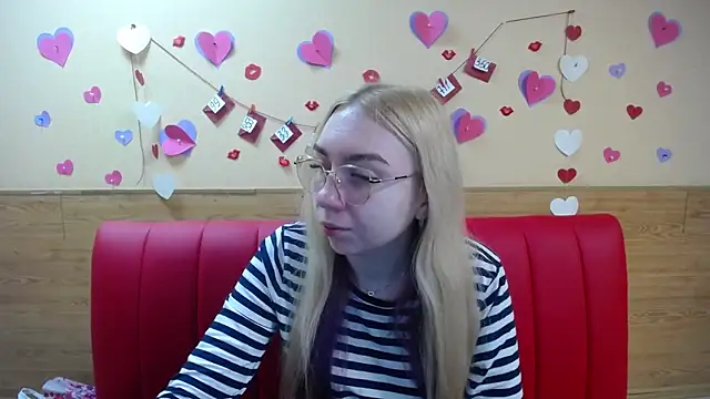 Snapshot of BeatriceFly chatting on 03-13-25, 06:05 BeatriceFly online show from 03-13-25, 06:05