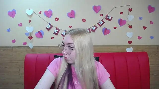 Snapshot of BeatriceFly chatting on 03-13-25, 09:10 BeatriceFly online show from 03-13-25, 09:10