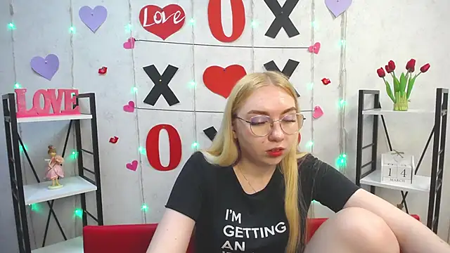 Snapshot of BeatriceFly chatting on 03-15-25, 12:56 BeatriceFly online show from 03-15-25, 12:56