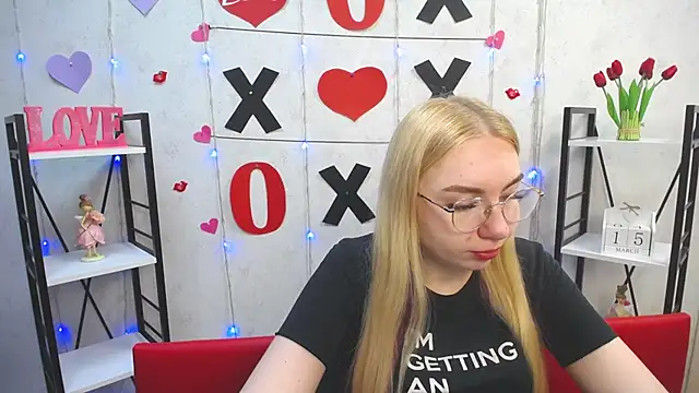 Snapshot of BeatriceFly chatting on 03-15-25, 03:59 BeatriceFly online show from 03-15-25, 03:59