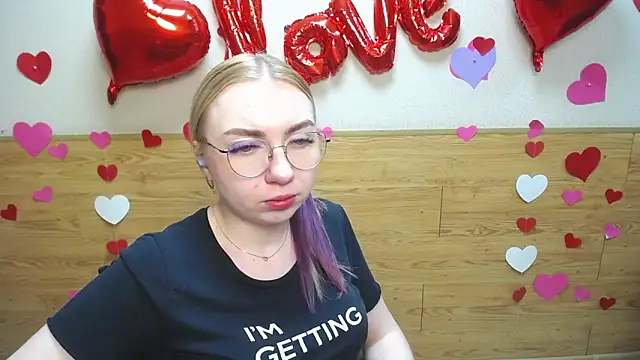 Snapshot of BeatriceFly chatting on 03-16-25, 12:55 BeatriceFly online show from 03-16-25, 12:55