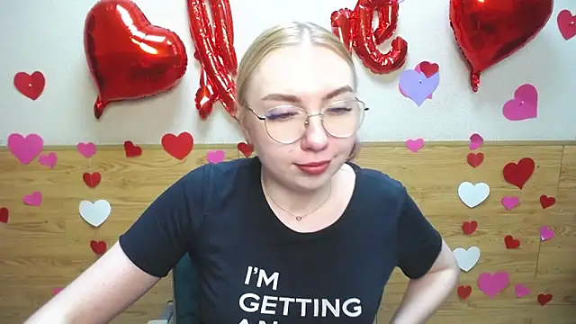 Snapshot of BeatriceFly chatting on 03-16-25, 04:01 BeatriceFly online show from 03-16-25, 04:01
