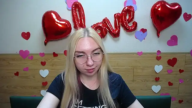 Snapshot of BeatriceFly chatting on 03-17-25, 09:12 BeatriceFly online show from 03-17-25, 09:12