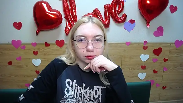 Snapshot of BeatriceFly chatting on 03-20-25, 06:08 BeatriceFly online show from 03-20-25, 06:08