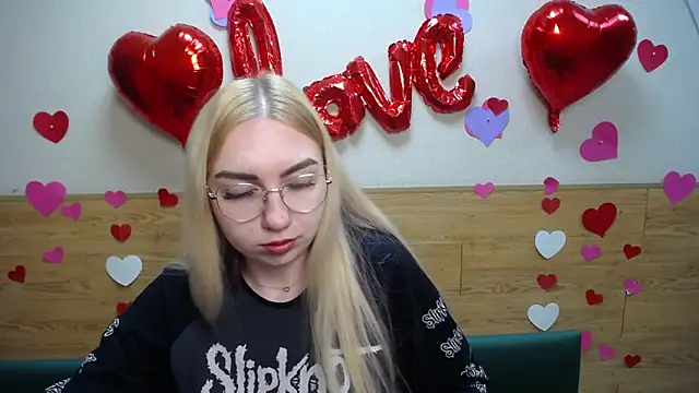 Snapshot of BeatriceFly chatting on 03-20-25, 04:31 BeatriceFly online show from 03-20-25, 04:31