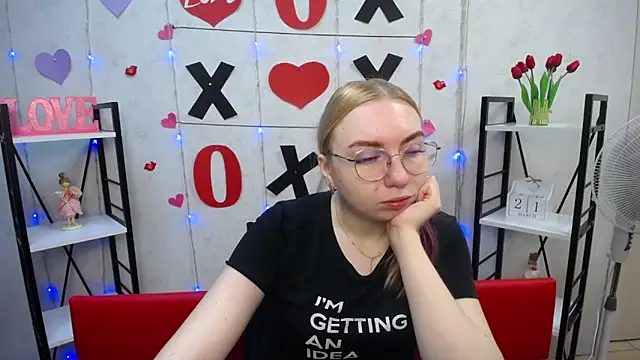 Snapshot of BeatriceFly chatting on 03-22-25, 06:11 BeatriceFly online show from 03-22-25, 06:11