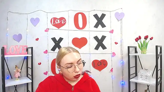 Snapshot of BeatriceFly chatting on 03-22-25, 10:28 BeatriceFly online show from 03-22-25, 10:28