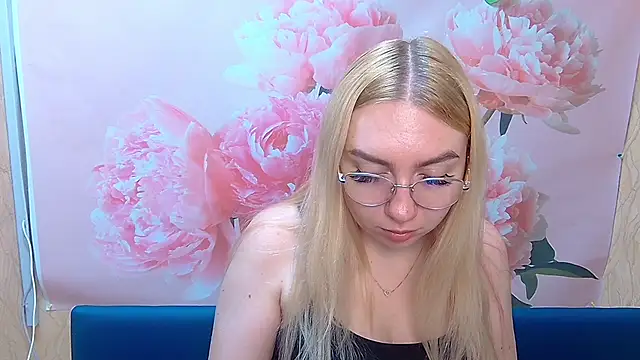Snapshot of BeatriceFly chatting on 09-09-25, 05:40 BeatriceFly online show from 09-09-25, 05:40