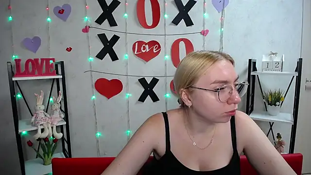 Snapshot of BeatriceFly chatting on 09-12-25, 12:05 BeatriceFly online show from 09-12-25, 12:05