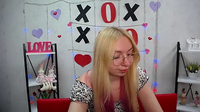 Snapshot of BeatriceFly chatting on 09-13-25, 12:16 BeatriceFly online show from 09-13-25, 12:16