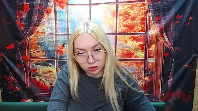 Snapshot of BeatriceFly chatting on 11-11-25, 01:00 BeatriceFly online show from 11-11-25, 01:00