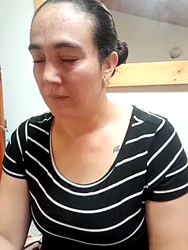 Snapshot of skayhot_ chatting on 10-27-25, 01:15 skayhot online show from 10-27-25, 01:15