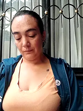 Snapshot of skayhot_ chatting on 11-05-25, 12:38 skayhot online show from 11-05-25, 12:38