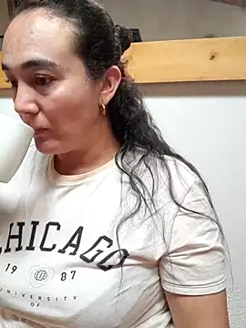 Snapshot of skayhot_ chatting on 11-14-25, 01:32 skayhot online show from 11-14-25, 01:32