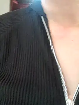 Snapshot of skayhot_ chatting on 11-21-25, 01:43 skayhot online show from 11-21-25, 01:43