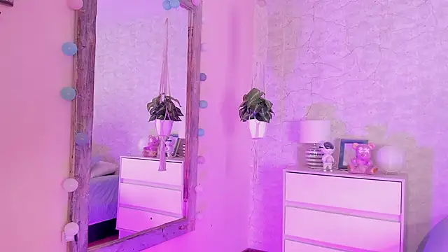 DahianaWalcott online show from 12-07-24, 09:33