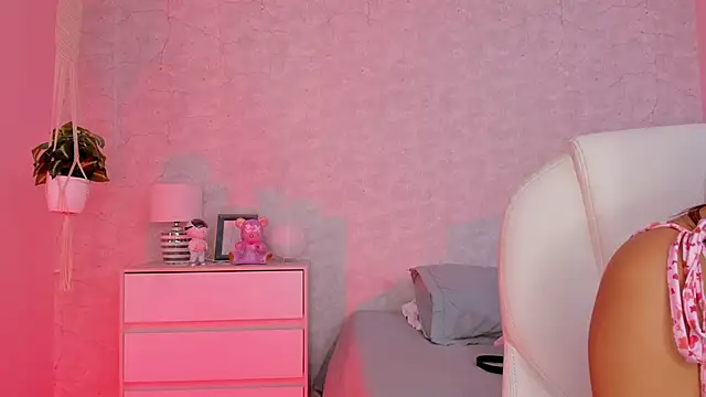 DahianaWalcott online show from 12-09-24, 07:50