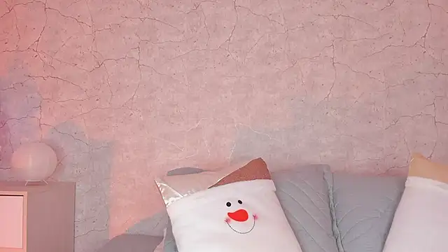 DahianaWalcott online show from 12-10-24, 02:05