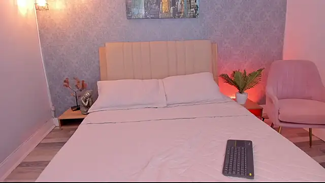 DahianaWalcott online show from 12-12-24, 09:48