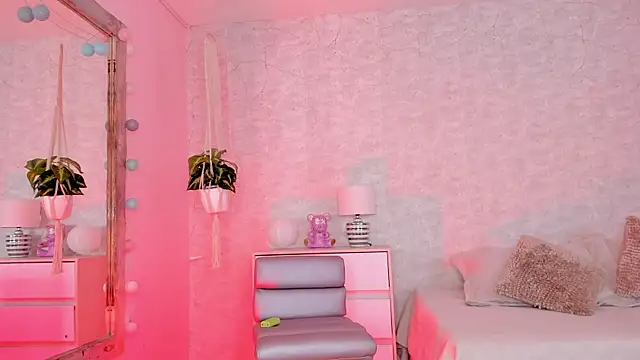 DahianaWalcott online show from 02-06-25, 06:24