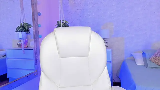 DahianaWalcott online show from 02-13-25, 02:01