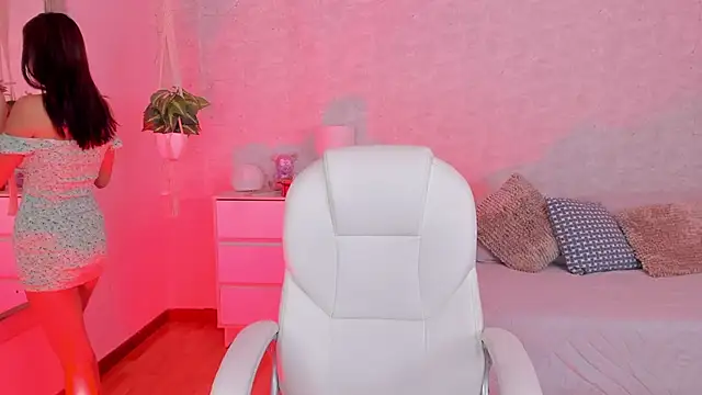 DahianaWalcott online show from 02-21-25, 09:22