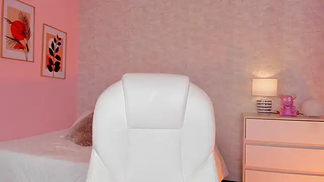 DahianaWalcott online show from 03-05-25, 02:03