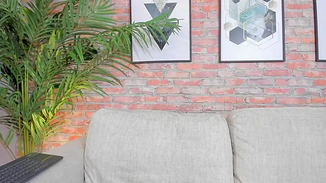 DahianaWalcott online show from 03-07-25, 06:00