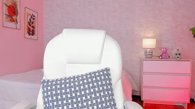 DahianaWalcott online show from 03-11-25, 07:25