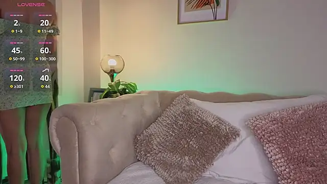 DahianaWalcott online show from 10-04-25, 02:04