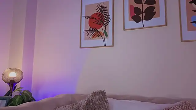 DahianaWalcott online show from 10-11-25, 07:34