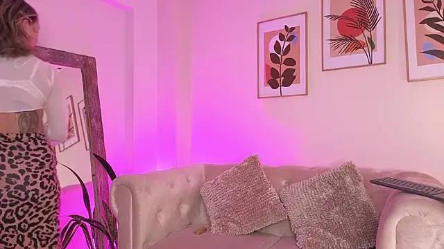 Snapshot of DahianaWalcott chatting on 01-31-26, 08:07 DahianaWalcott online show from 01-31-26, 08:07