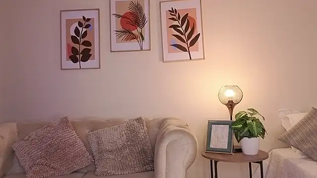 Snapshot of DahianaWalcott chatting on 02-03-26, 04:34 DahianaWalcott online show from 02-03-26, 04:34